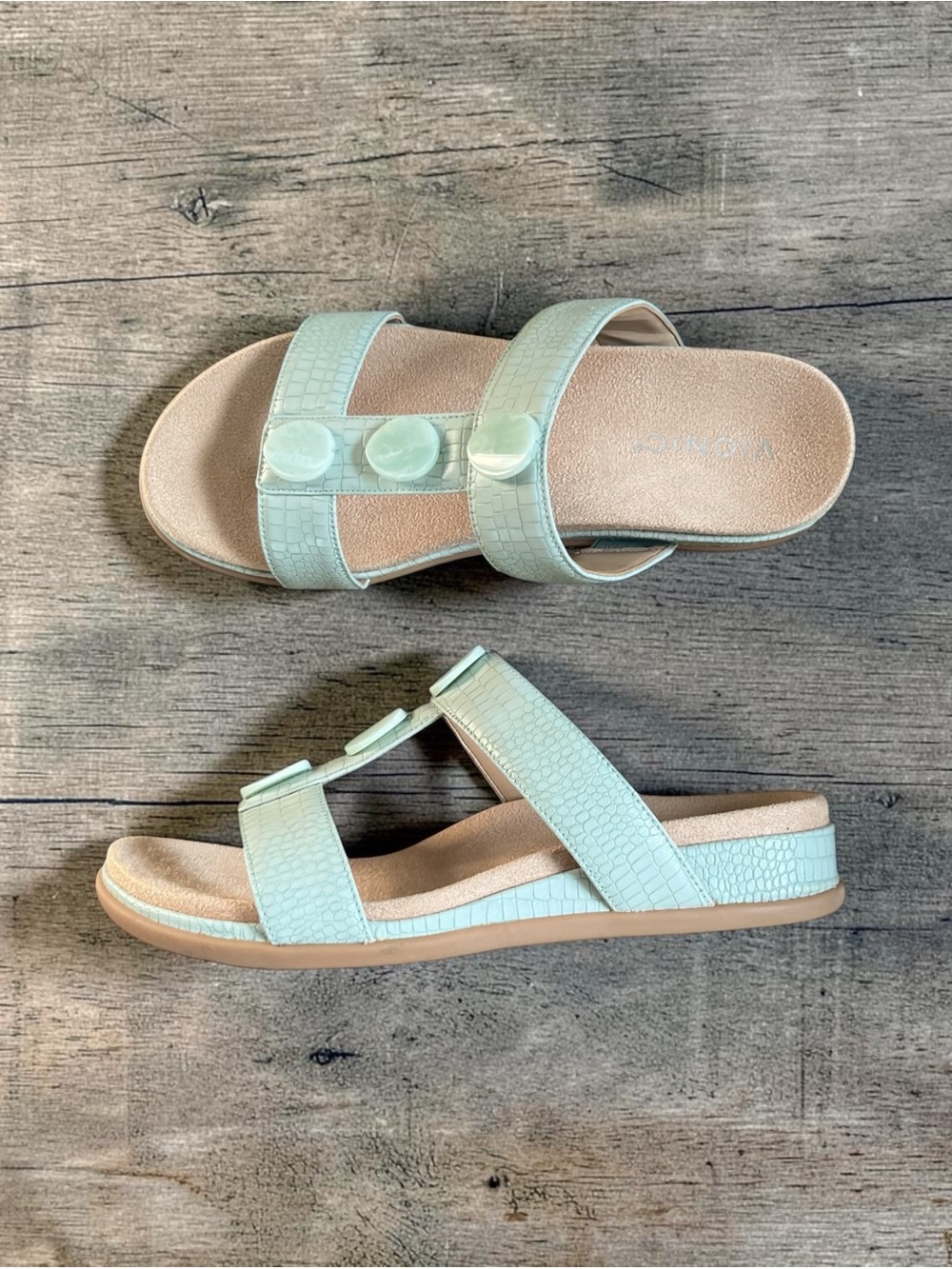 🍃🍃 Vionic Mint Green Double-Button Slide Sandals NWOT